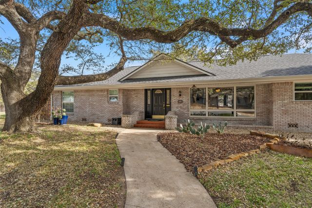 2717 Wooded Acres Drive, Waco, TX 76710