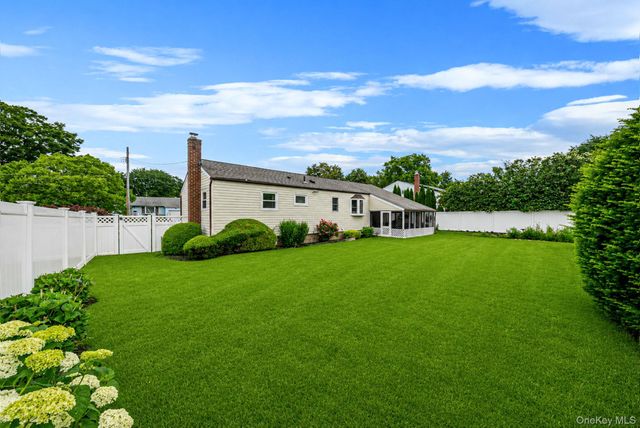 6 Elwin Place, East Northport, NY 11731