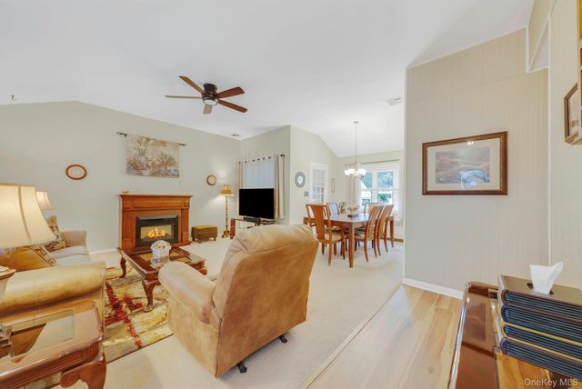 6 Elwin Place, East Northport, NY 11731