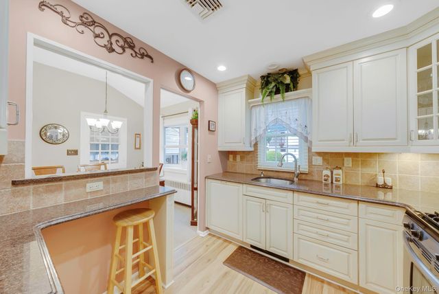 6 Elwin Place, East Northport, NY 11731