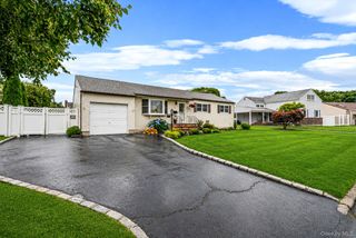 6 Elwin Place, East Northport, NY 11731