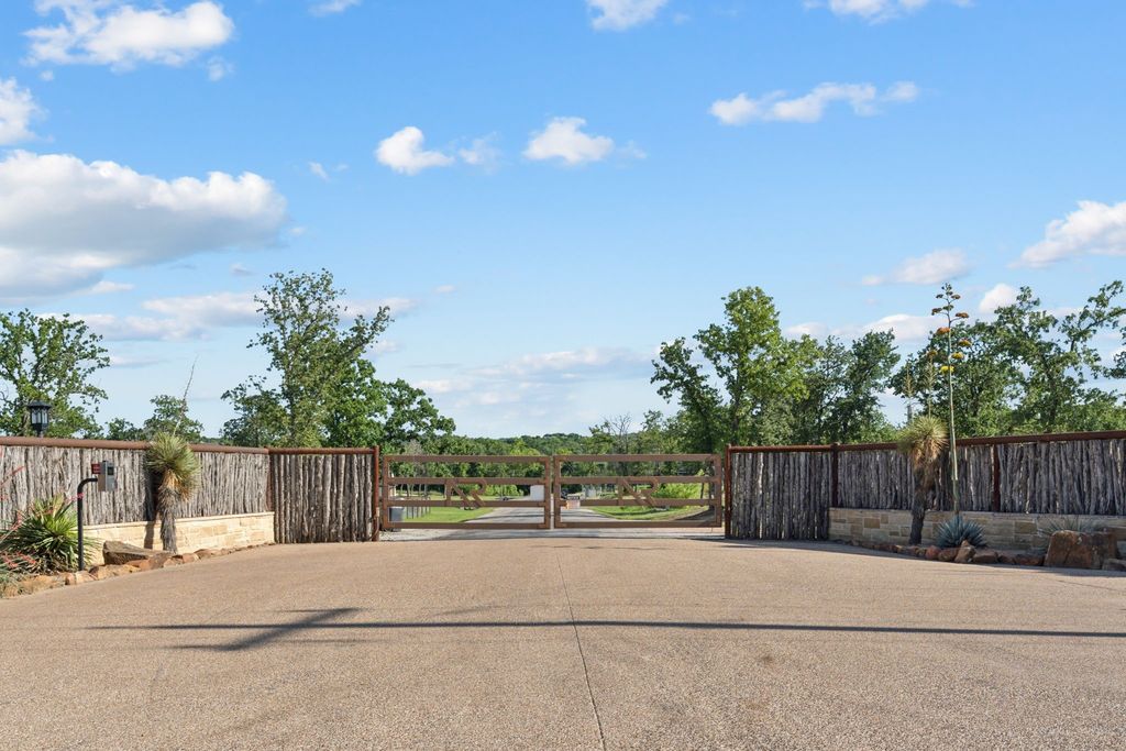 1015 and 1019 Newsom Ranch Way, Azle, TX 76087