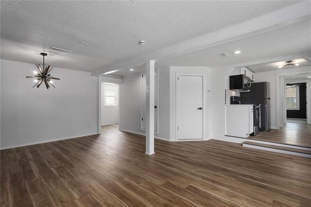 12901 E 61st Street, Kansas City, MO 64133