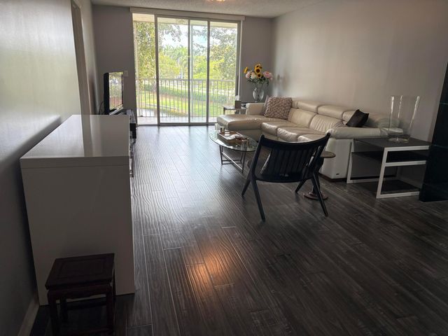 7763 Southampton Terrace 312, Tamarac, FL 33321