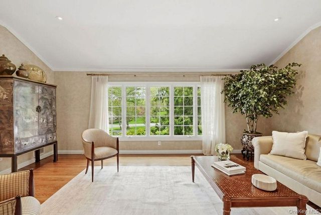 10 Oriole Place, Rye Brook, NY 10573