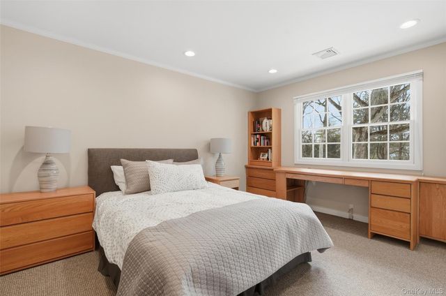 10 Oriole Place, Rye Brook, NY 10573