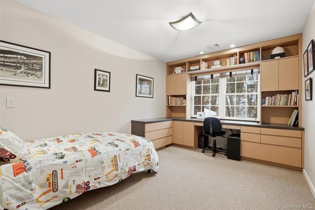 10 Oriole Place, Rye Brook, NY 10573