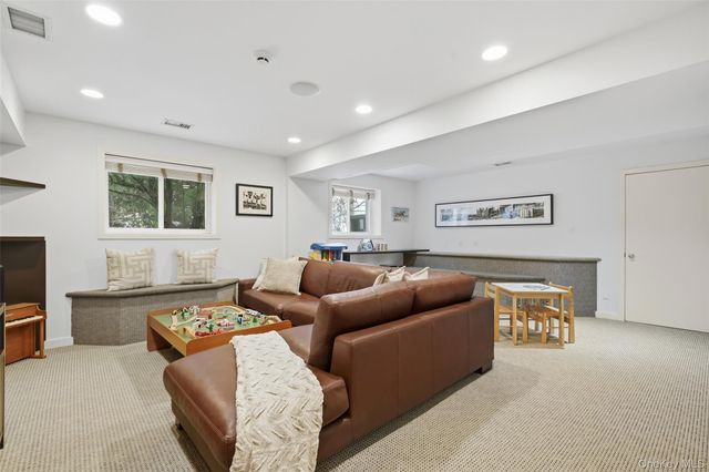 10 Oriole Place, Rye Brook, NY 10573