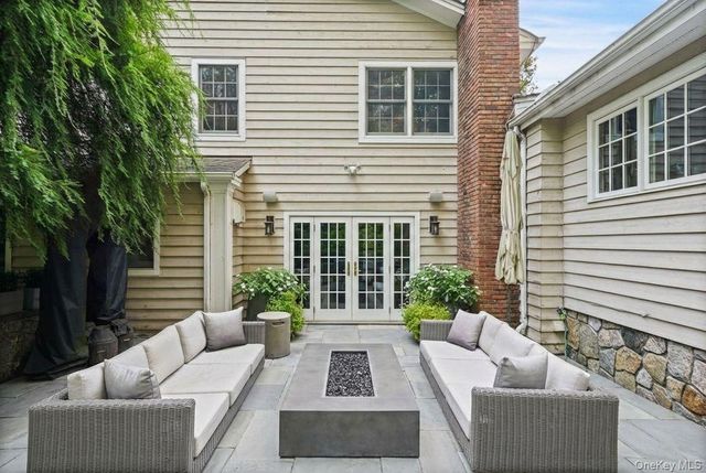 10 Oriole Place, Rye Brook, NY 10573