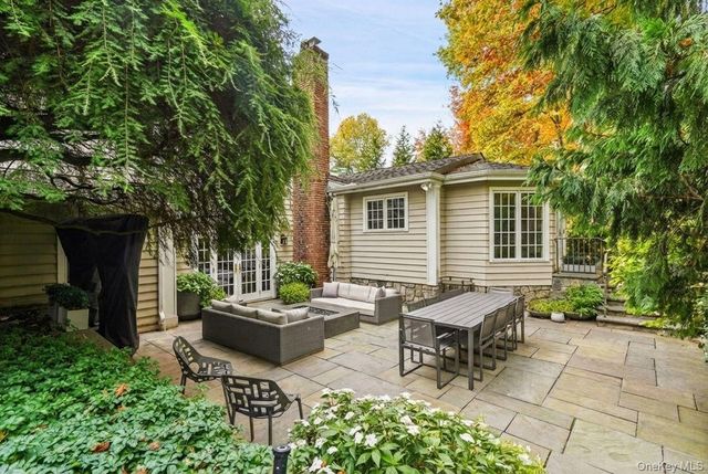 10 Oriole Place, Rye Brook, NY 10573