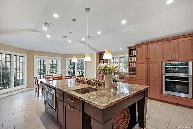 10 Oriole Place, Rye Brook, NY 10573