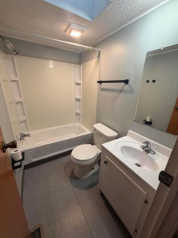 1477 Dove Dr Drive, Columbus, OH 43219