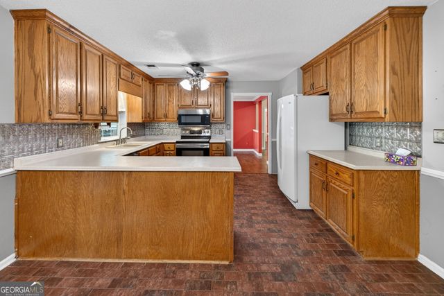 561 Leguin Mill Road, Locust Grove, GA 30248