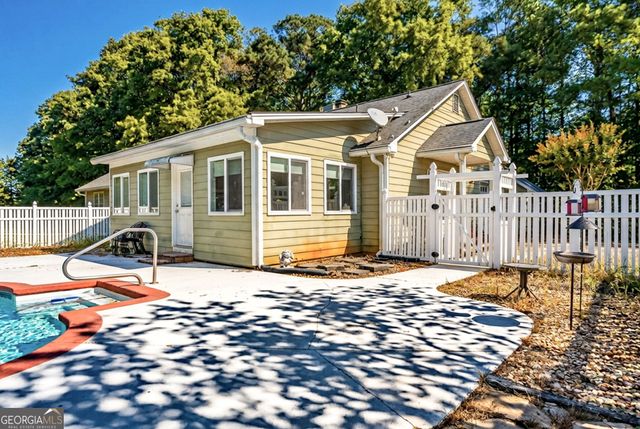 561 Leguin Mill Road, Locust Grove, GA 30248