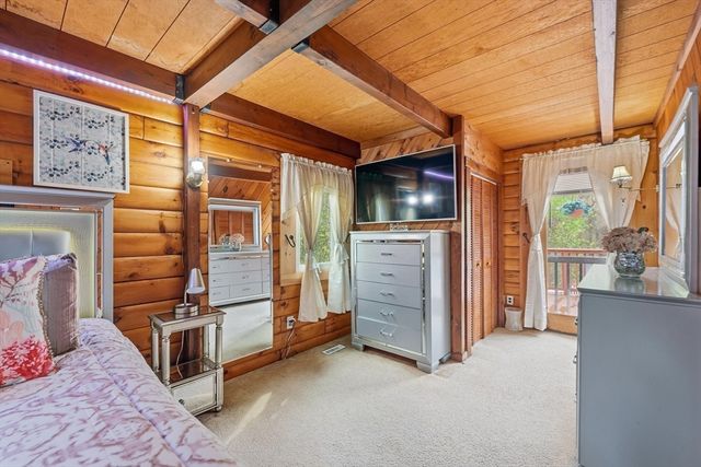 35 Chestnut Dr, Brockton, MA 02301
