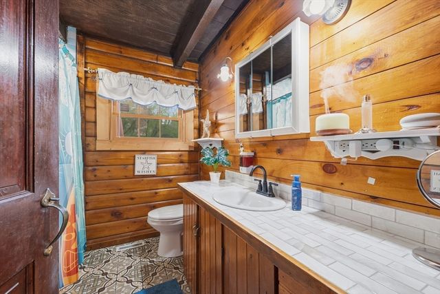 35 Chestnut Dr, Brockton, MA 02301