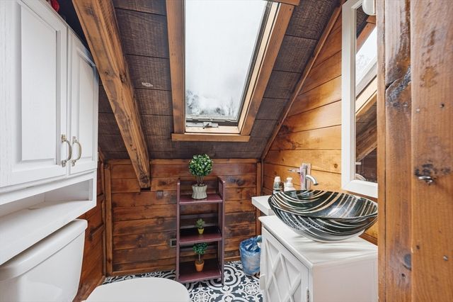 35 Chestnut Dr, Brockton, MA 02301