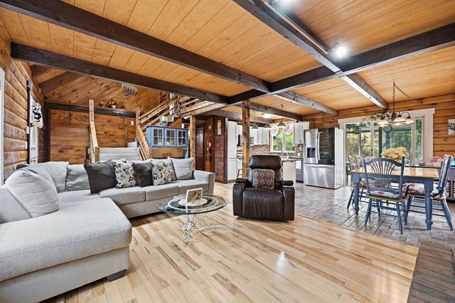 35 Chestnut Dr, Brockton, MA 02301
