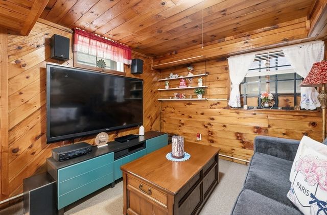 35 Chestnut Dr, Brockton, MA 02301