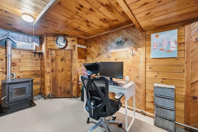 35 Chestnut Dr, Brockton, MA 02301