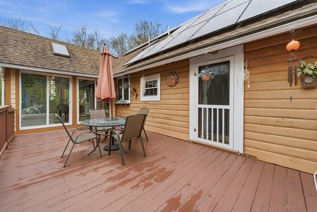 35 Chestnut Dr, Brockton, MA 02301