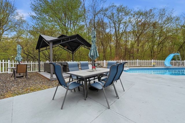 35 Chestnut Dr, Brockton, MA 02301