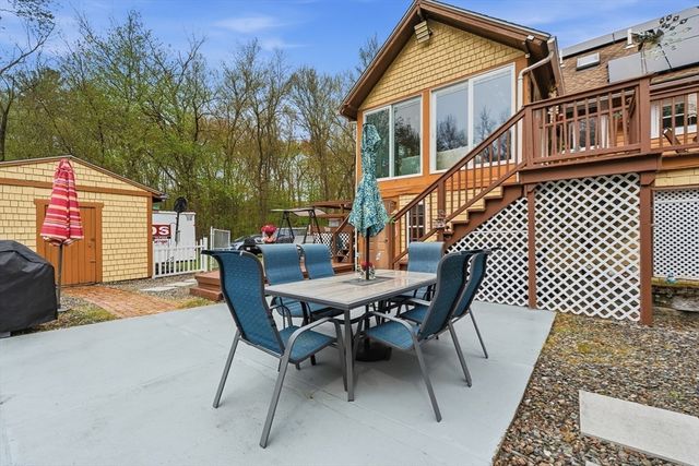 35 Chestnut Dr, Brockton, MA 02301