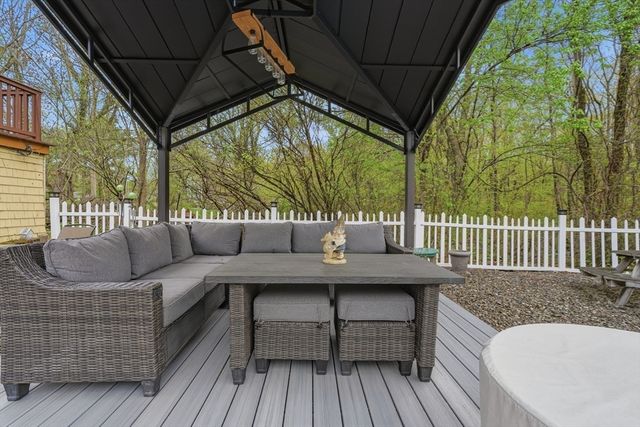 35 Chestnut Dr, Brockton, MA 02301