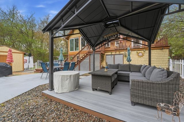 35 Chestnut Dr, Brockton, MA 02301