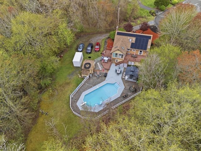 35 Chestnut Dr, Brockton, MA 02301