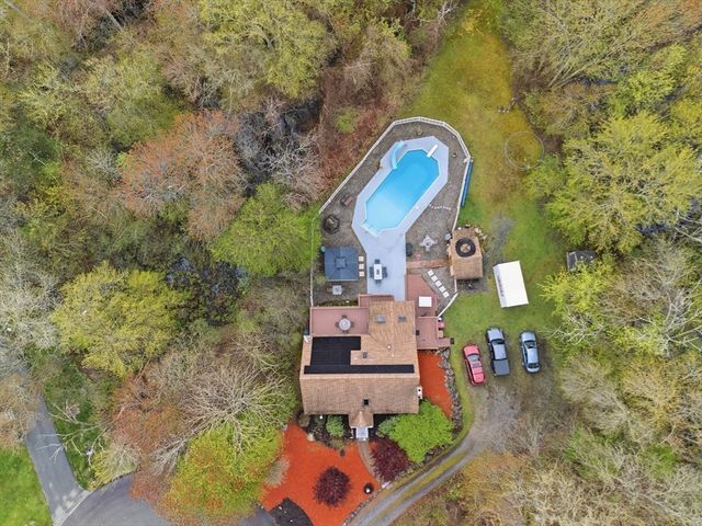 35 Chestnut Dr, Brockton, MA 02301