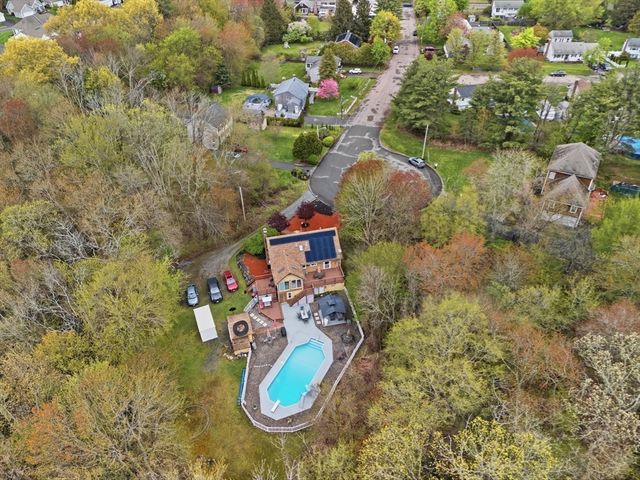 35 Chestnut Dr, Brockton, MA 02301