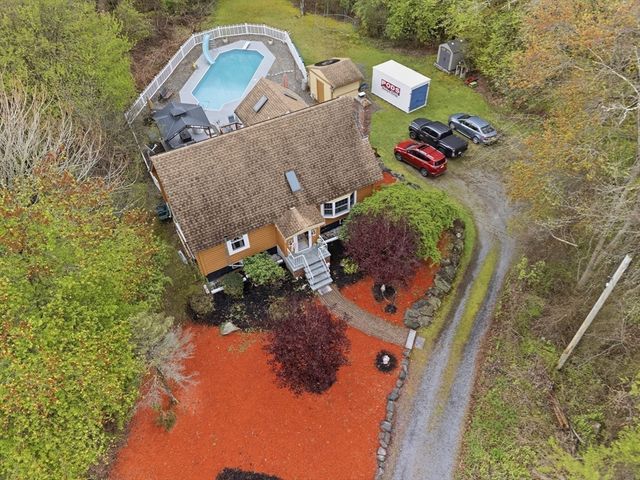 35 Chestnut Dr, Brockton, MA 02301