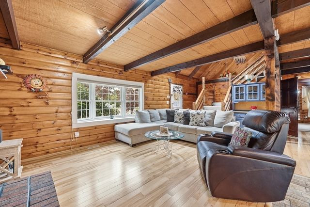 35 Chestnut Dr, Brockton, MA 02301
