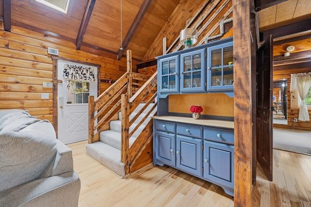 35 Chestnut Dr, Brockton, MA 02301