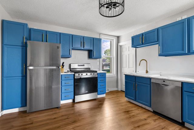 1020 Farnam STREET, La Crosse, WI 54601