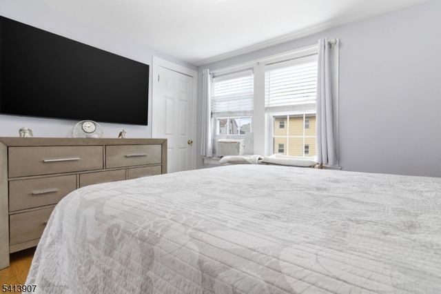 32 Cedar Ave, Elizabeth City, NJ 07202