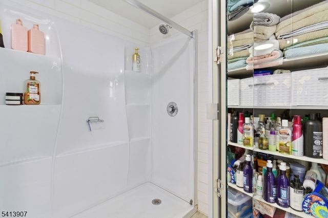 32 Cedar Ave, Elizabeth City, NJ 07202