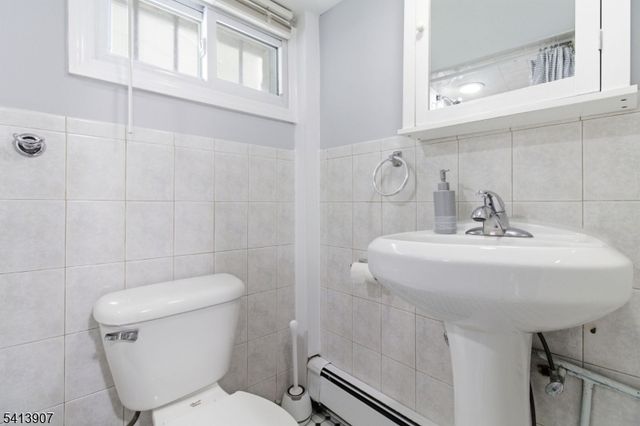 32 Cedar Ave, Elizabeth City, NJ 07202