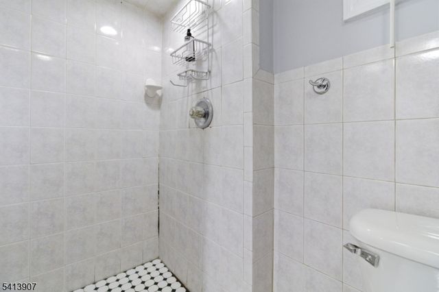 32 Cedar Ave, Elizabeth City, NJ 07202