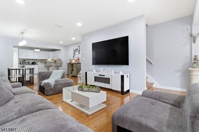 32 Cedar Ave, Elizabeth City, NJ 07202