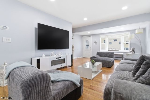 32 Cedar Ave, Elizabeth City, NJ 07202