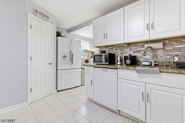 32 Cedar Ave, Elizabeth City, NJ 07202