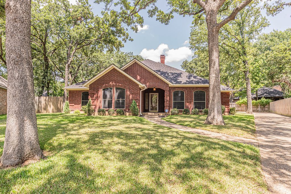 3901 Echo Hill Court, Arlington, TX 76001 — exterior