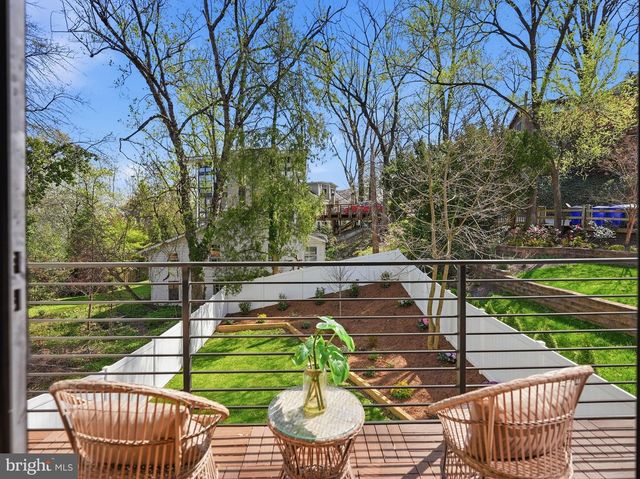 2211 MILITARY RD, Arlington, VA 22207