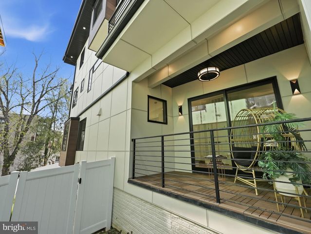 2211 MILITARY RD, Arlington, VA 22207