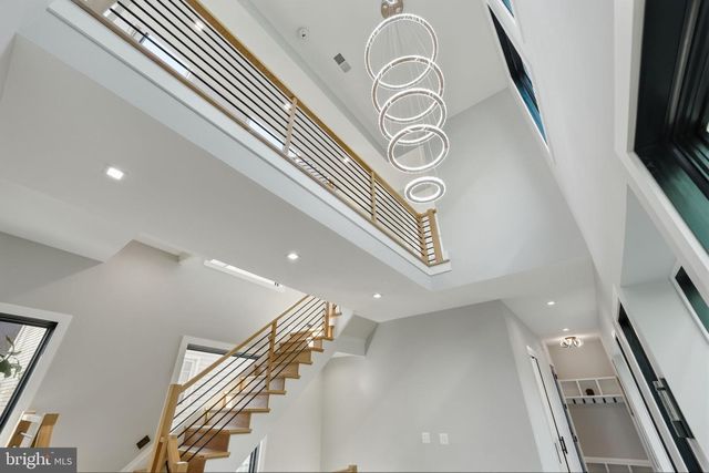 2211 MILITARY RD, Arlington, VA 22207