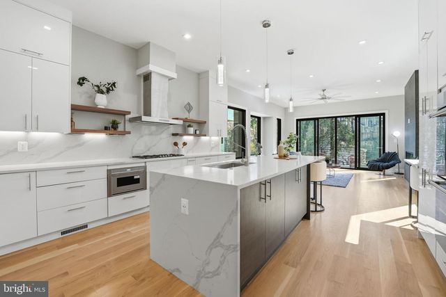 2211 MILITARY RD, Arlington, VA 22207