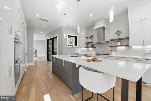 2211 MILITARY RD, Arlington, VA 22207