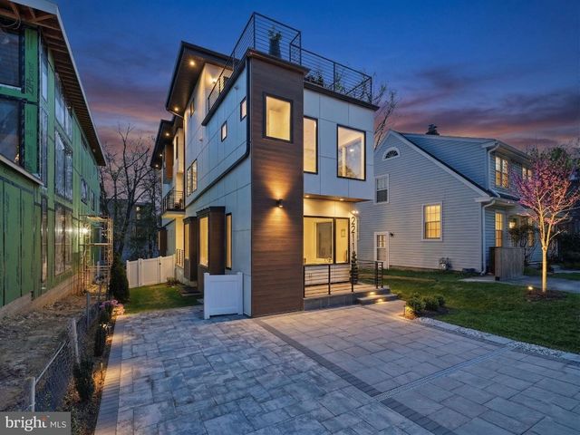 2211 MILITARY RD, Arlington, VA 22207